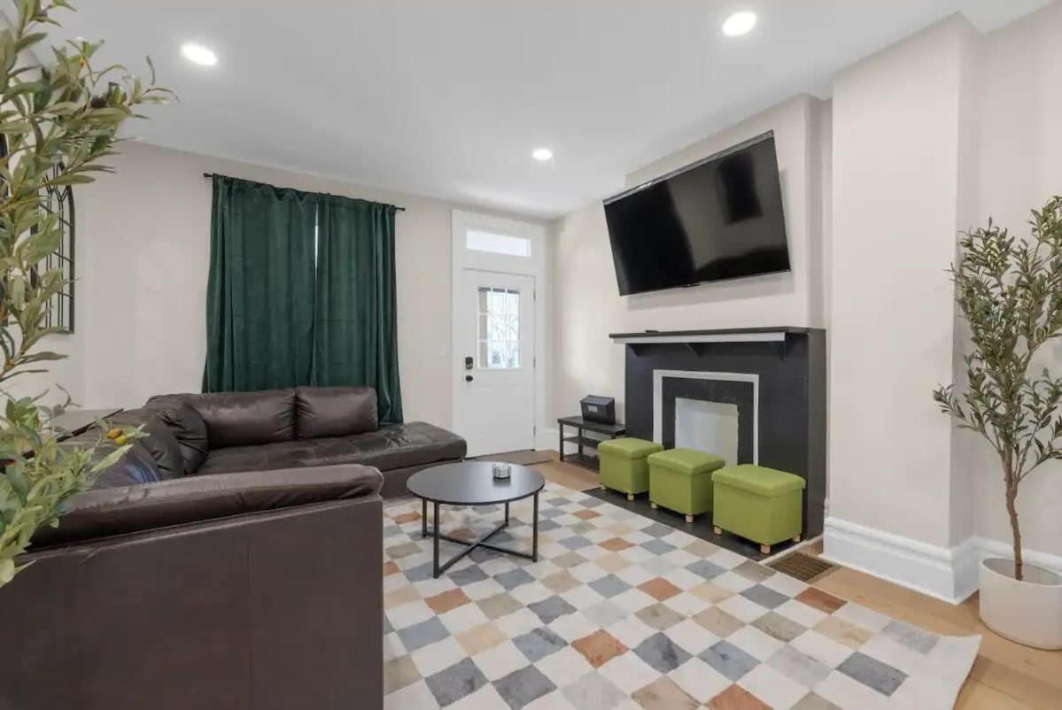 Apartment 5 Bedrooms Sleeps 14 - Hot Tub - 1 Min To Fairgrounds Columbus