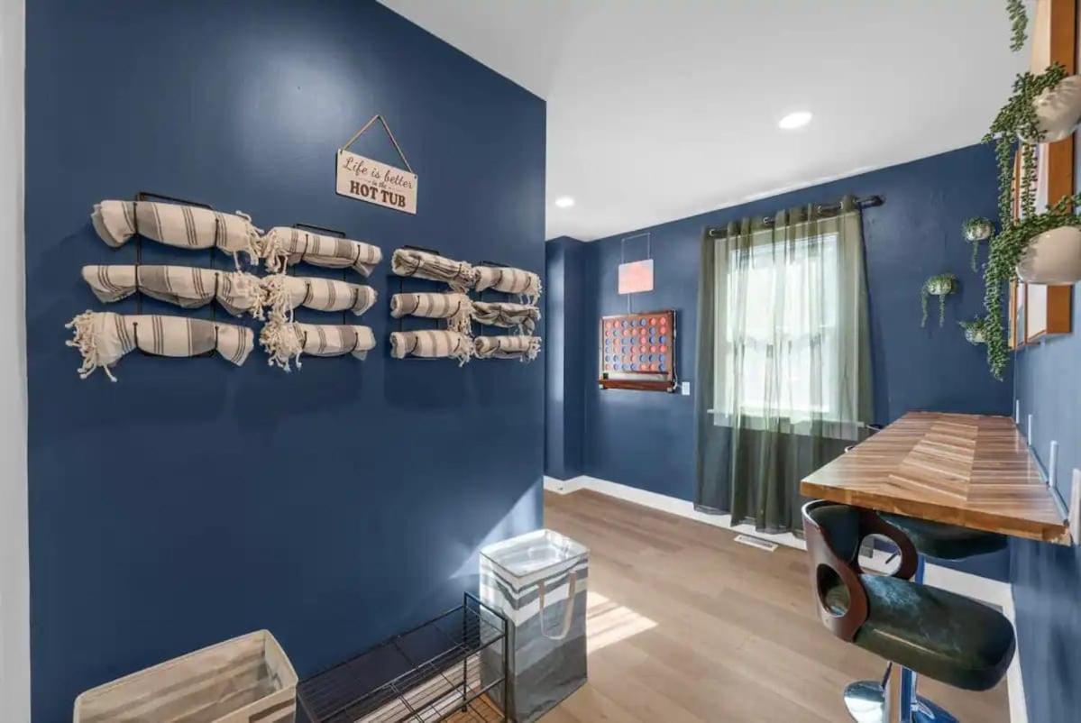 5 Bedrooms Sleeps 14 - Hot Tub - 1 Min To Fairgrounds *