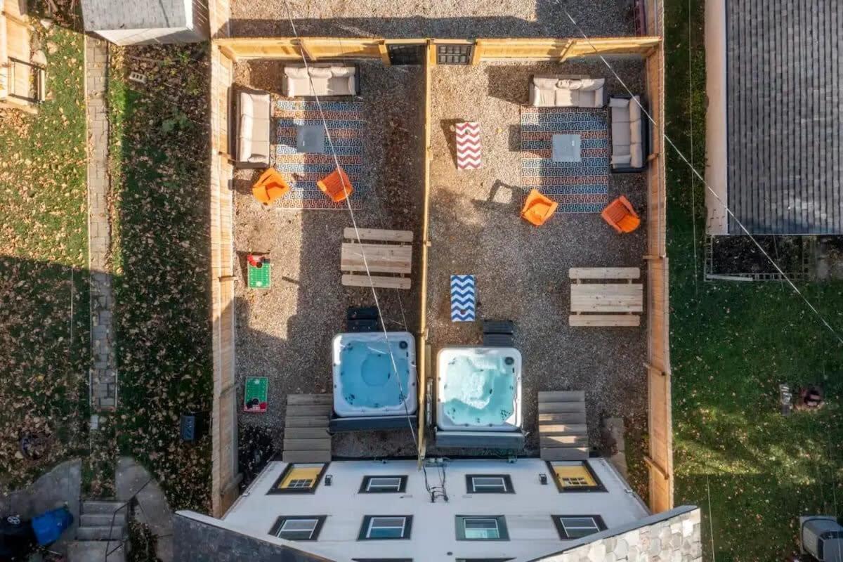 5 Bedrooms Sleeps 14 - Hot Tub - 1 Min To Fairgrounds