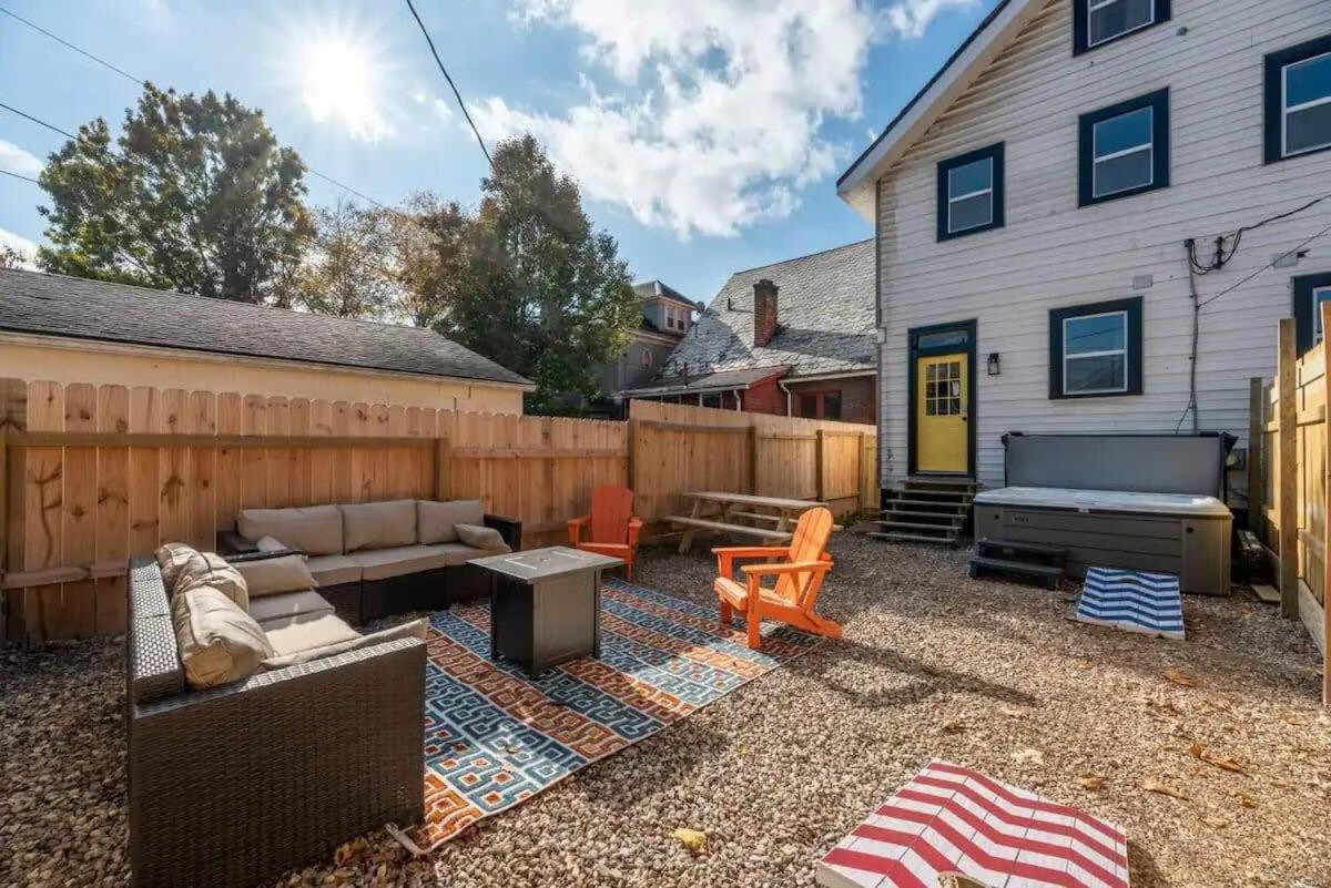 5 Bedrooms Sleeps 14 - Hot Tub - 1 Min To Fairgrounds Columbus