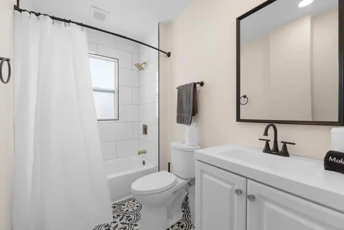 5 Bedrooms Sleeps 14 - Hot Tub - 1 Min To Fairgrounds *