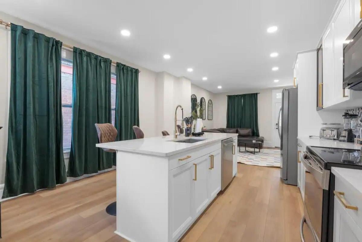 5 Bedrooms Sleeps 14 - Hot Tub - 1 Min To Fairgrounds Apartment Columbus