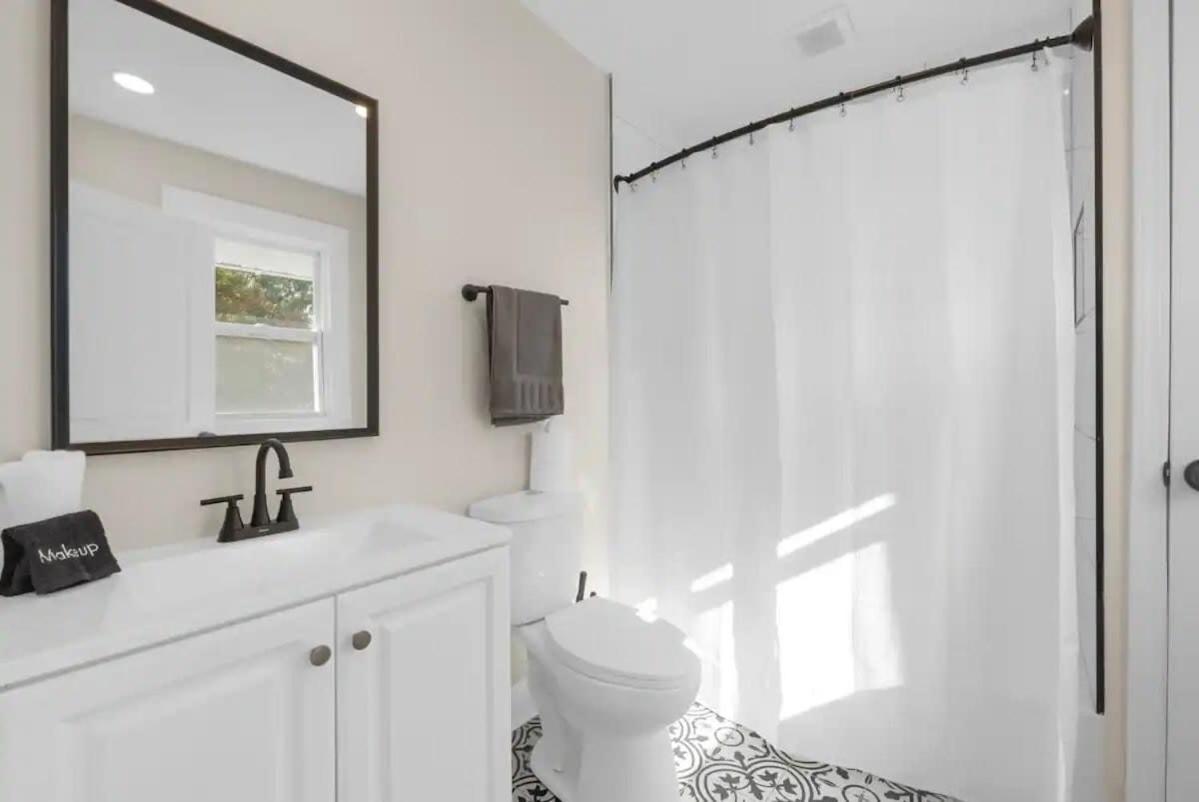 Apartment 5 Bedrooms Sleeps 14 - Hot Tub - 1 Min To Fairgrounds *