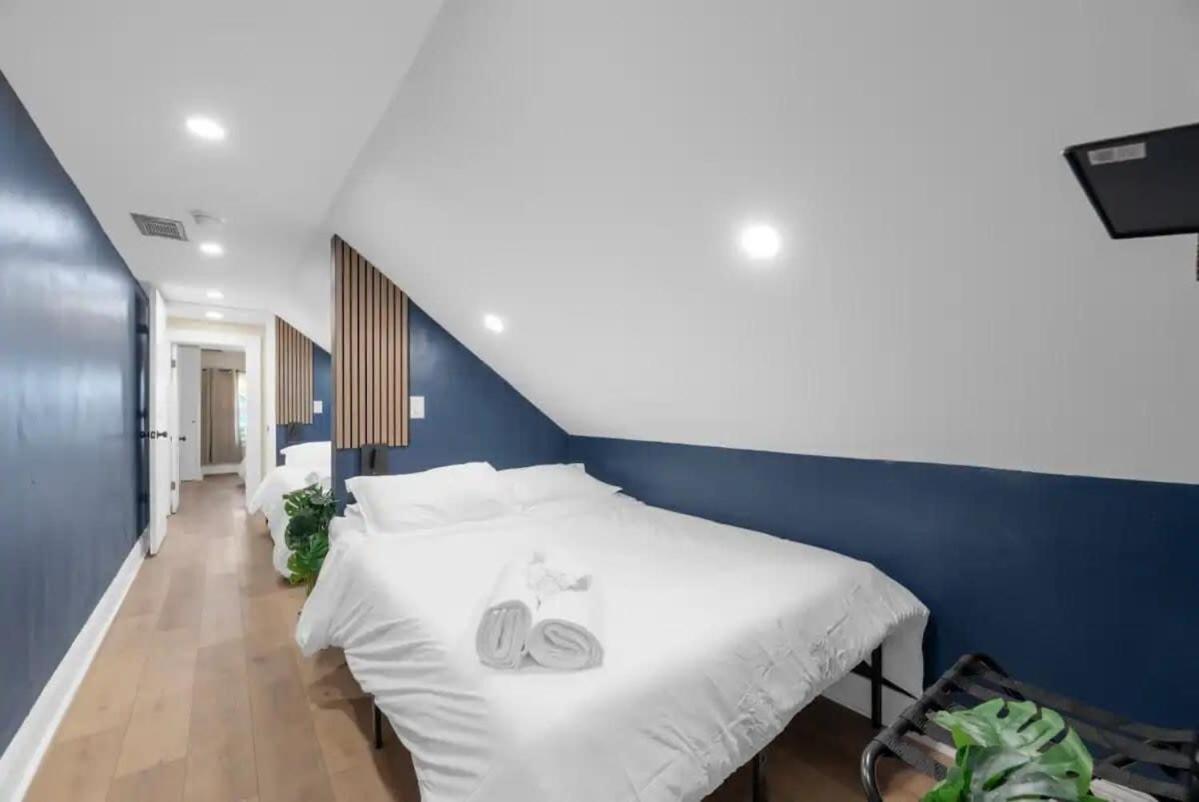 5 Bedrooms Sleeps 14 - Hot Tub - 1 Min To Fairgrounds Apartment *