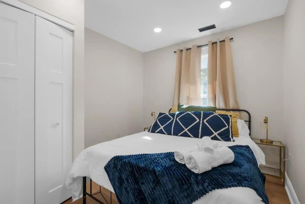 5 Bedrooms Sleeps 14 - Hot Tub - 1 Min To Fairgrounds *